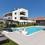Fux Luxury Infinty-pool *