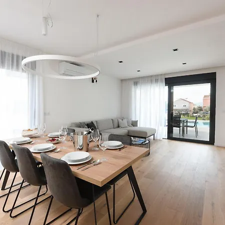 Fux Luxury Infinty-pool