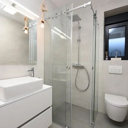 Fux Luxury Infinty-pool شقة *