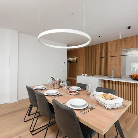 Fux Luxury Infinty-pool زادار