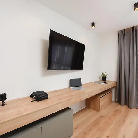 Fux Luxury Infinty-pool زادار