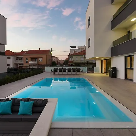Lägenhet Fux Luxury Infinty-pool
