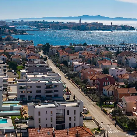 Fux Luxury Infinty-pool * زادار