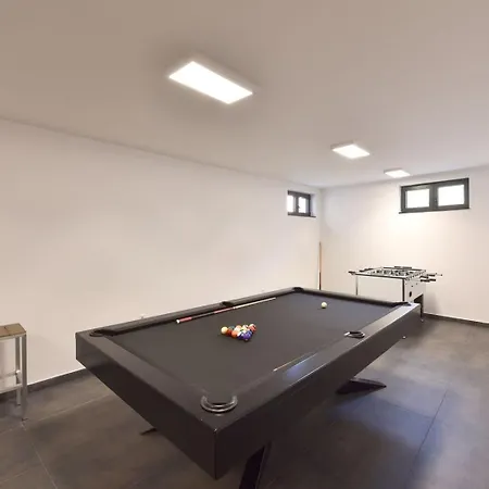 Fux Luxury Infinty-pool * زادار